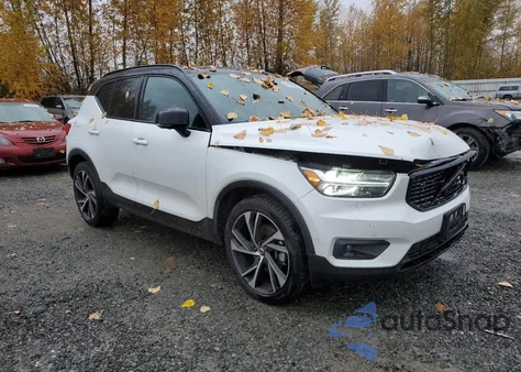 2022 Volvo Xc40 T5 R-Design z USA, uszkodzony, nr VIN YV4162UM4N2700415